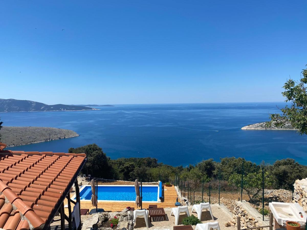 Vita Vacation Home Ustrine Bagian luar foto
