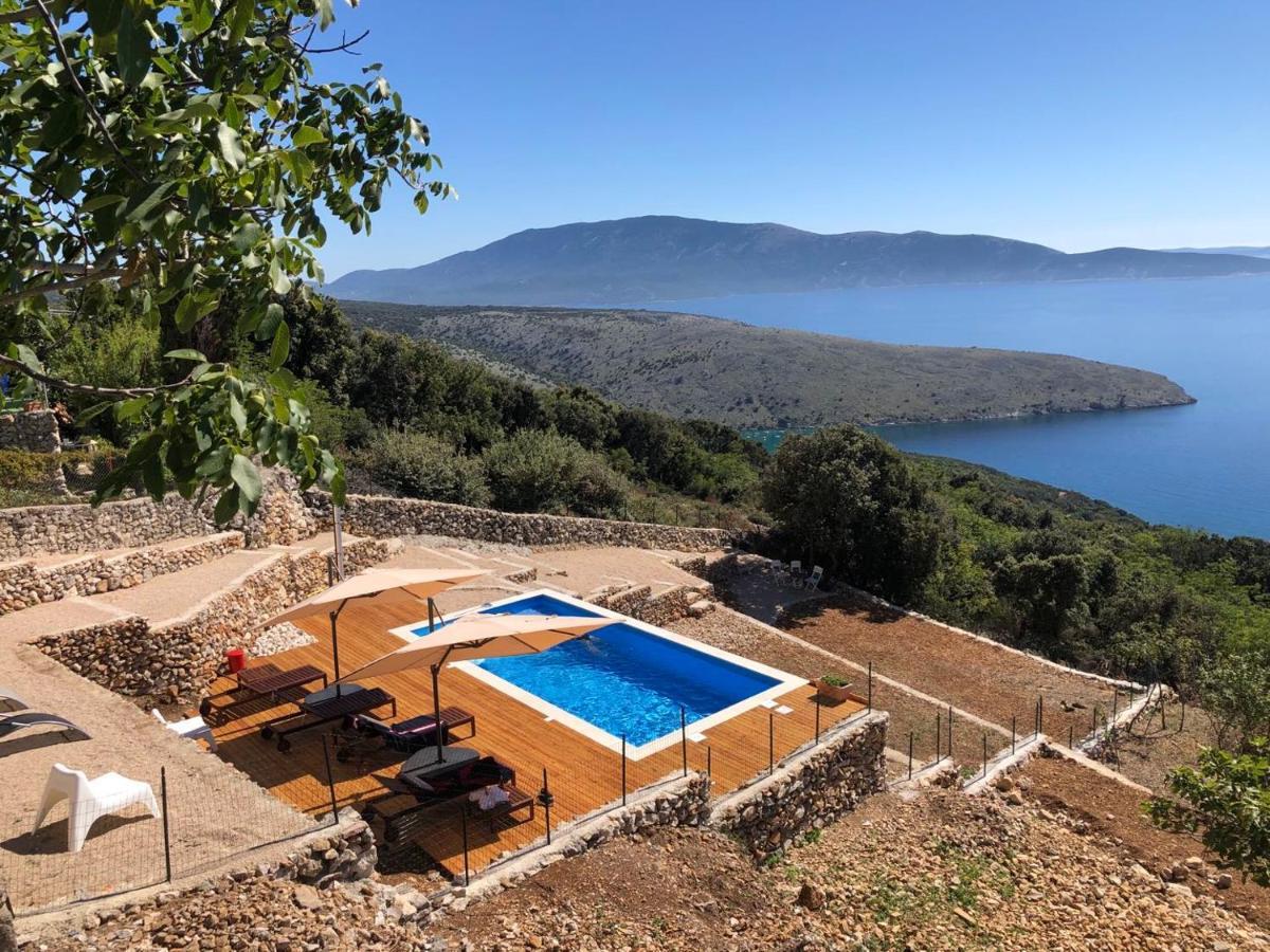 Vita Vacation Home Ustrine Bagian luar foto