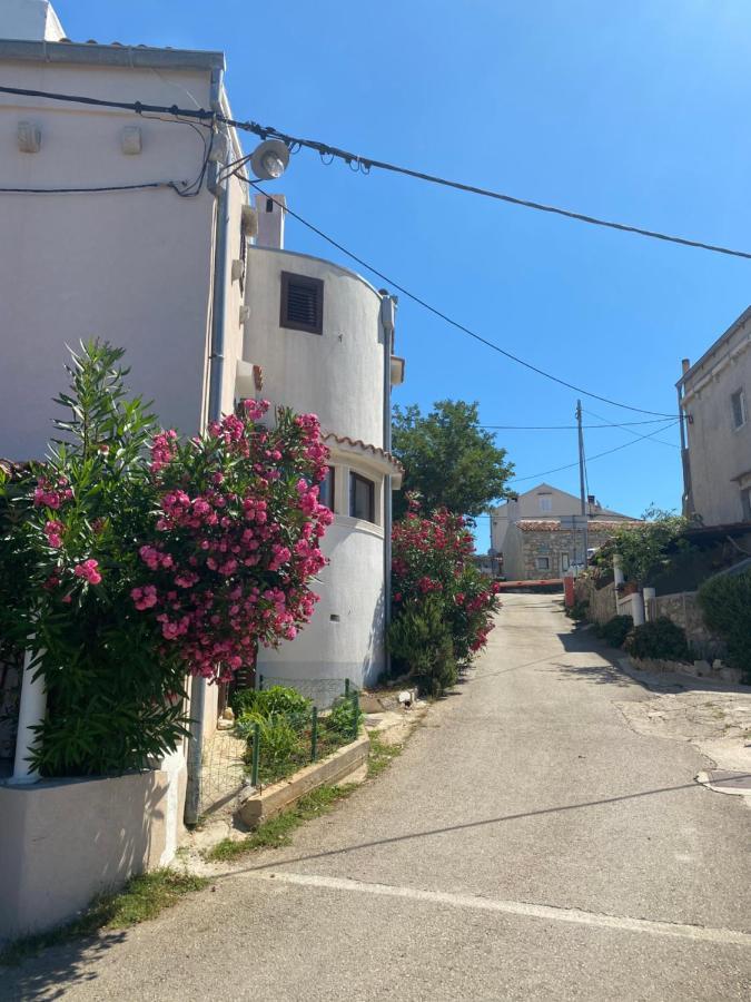 Vita Vacation Home Ustrine Bagian luar foto