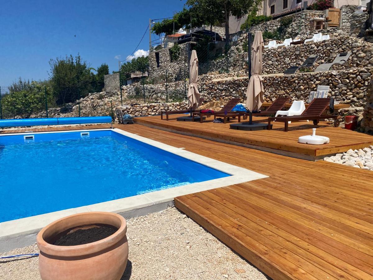 Vita Vacation Home Ustrine Bagian luar foto