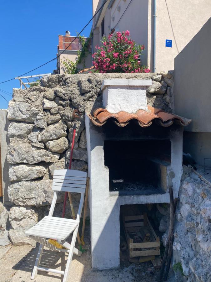 Vita Vacation Home Ustrine Bagian luar foto