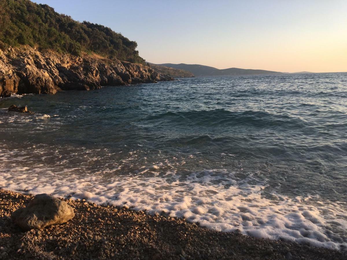 Vita Vacation Home Ustrine Bagian luar foto